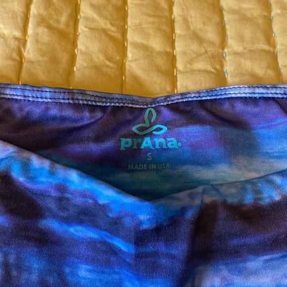Fun Prana capri leggings size sm, rarely worn - Picture 2 of 4